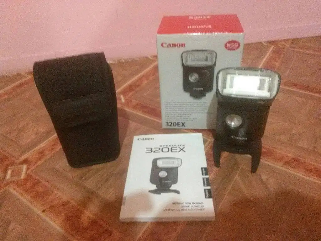 Jual Canon Speedlite 320EX Flash di Bandung murah. Fitur E-TTL II-nya juga sangat membantu dalam kondisi cahaya yang bervariasi.